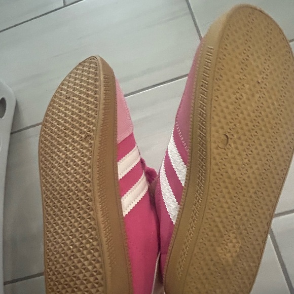 Shoes - Picture 4 of 4